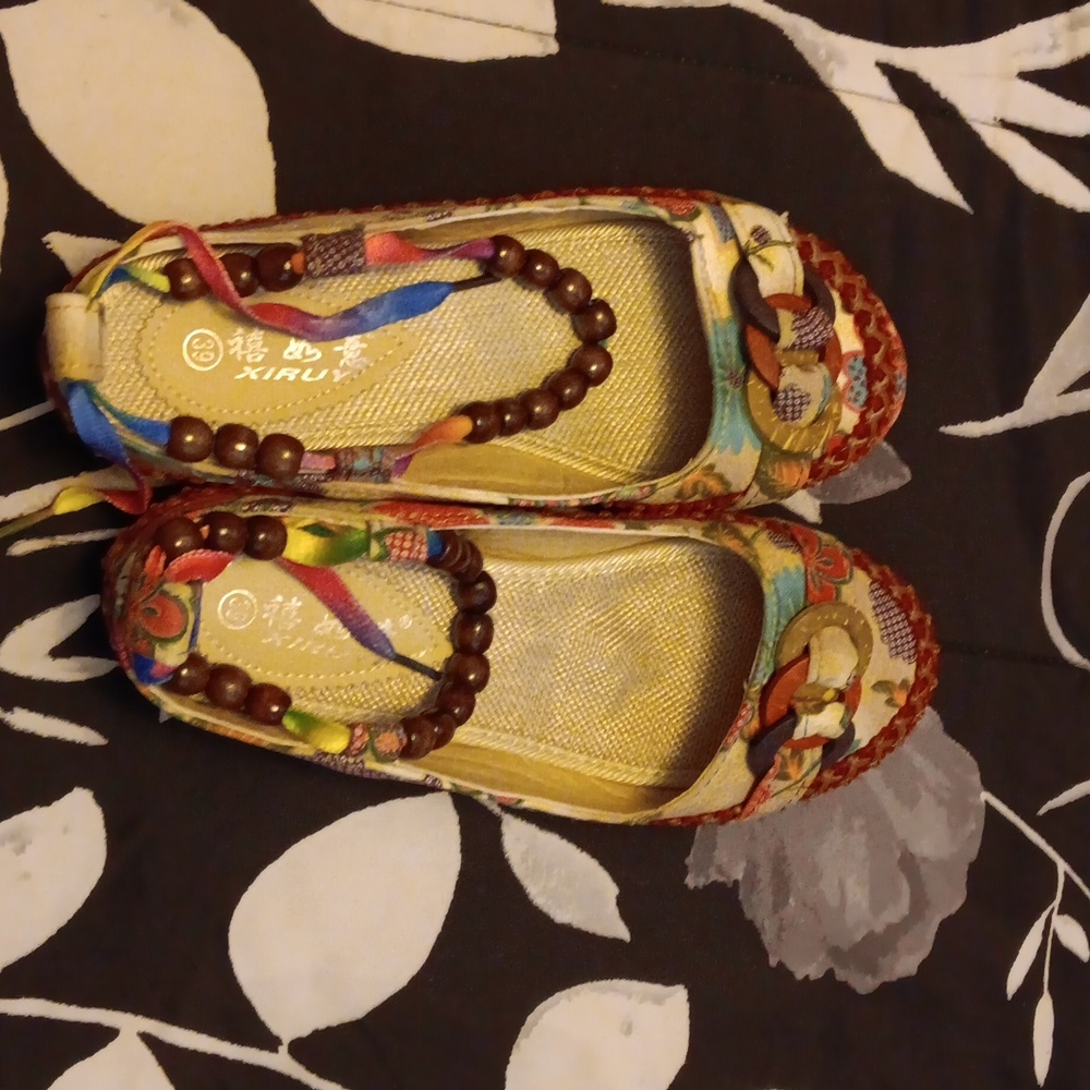 Xiruyi Handmade Multi-Color Beaded Flats. 39